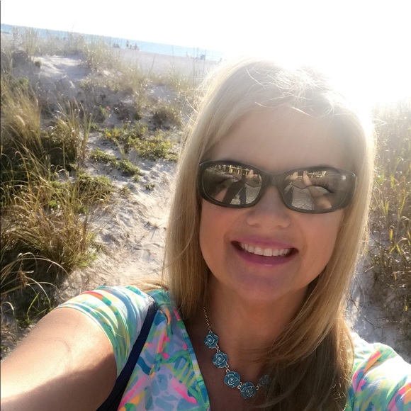 Meet your Posher, Janel - Picture 1 of 1